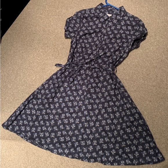 Cottagecore shirt dress with lovely full skirt and pockets. - Picture 1 of 4
